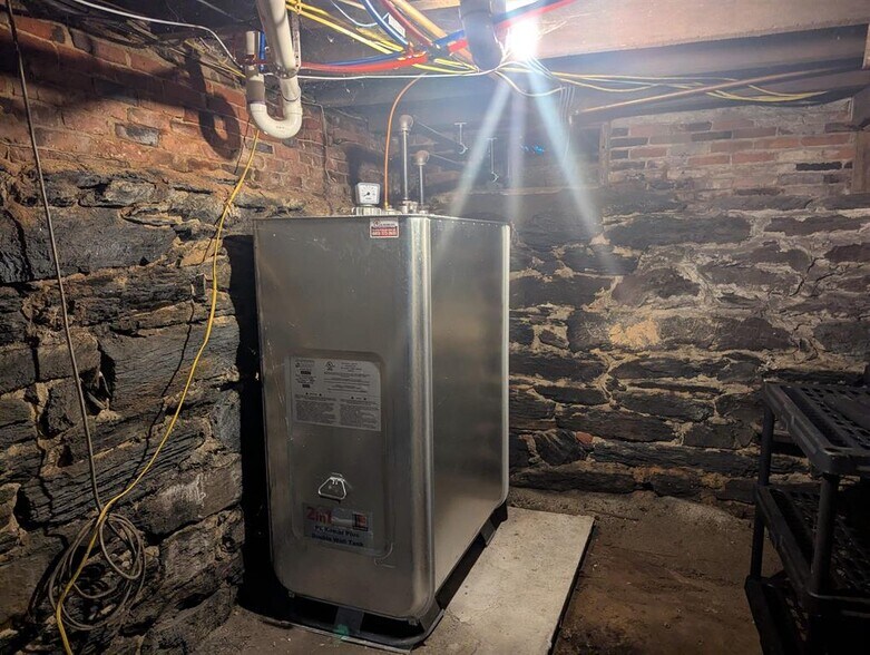 More Photos Of 198 Washington St, Claremont Office For Sale