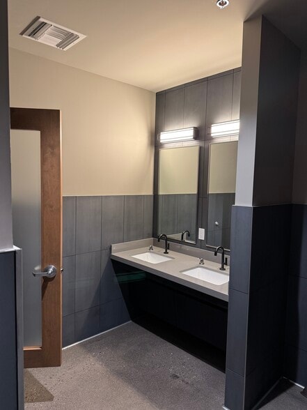 More Photos Of 31606 N Cave Creek Rd, Cave Creek Self Storage For Sale