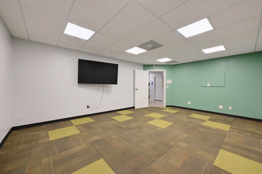 More Photos Of 103 Krebs Ln, Austin Freestanding For Lease