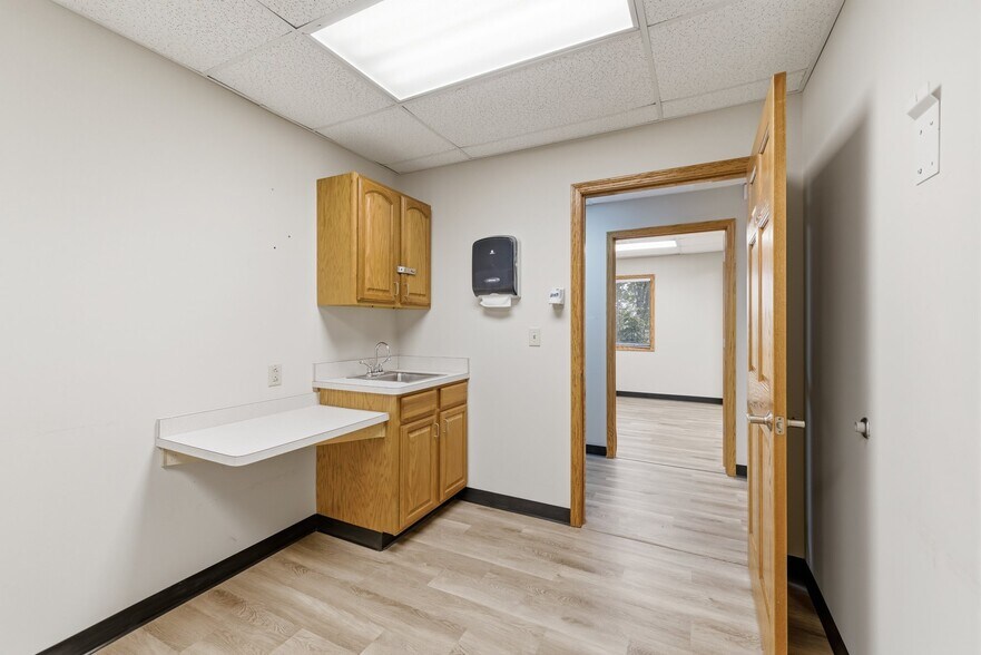 More Photos Of 1221 S Trimble Rd, Mansfield Office For Lease