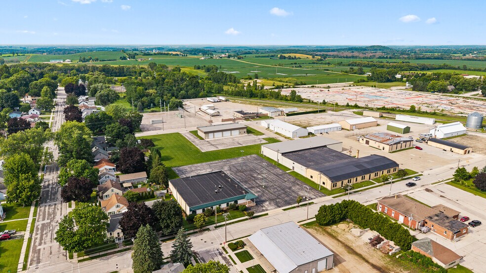 More Photos Of 1828 Park Ave, New Holstein Light Distribution For Sale