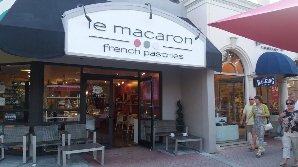 More Photos Of 382 Saint Armands Cir, Sarasota Storefront For Lease