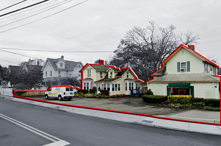 More Photos Of 45 2nd Ave, Bay Shore Freestanding For Sale