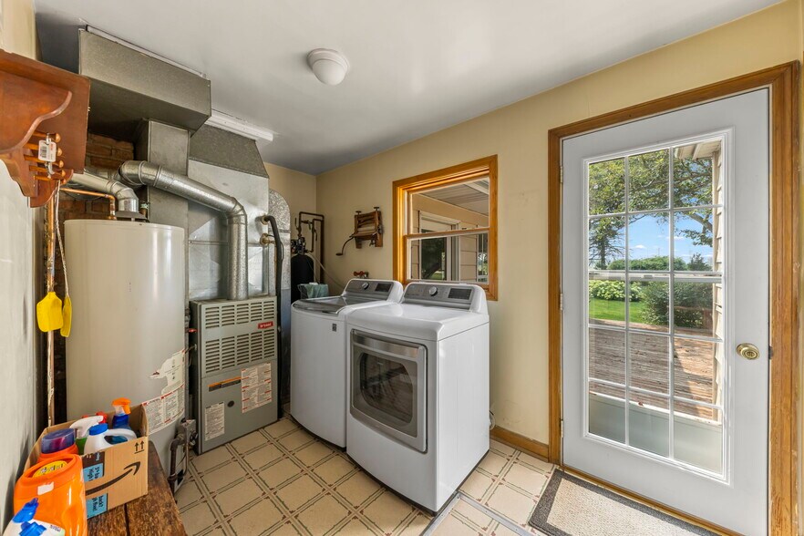 More Photos Of 1126 E State St, Sycamore Storefront Retail Residential For Sale