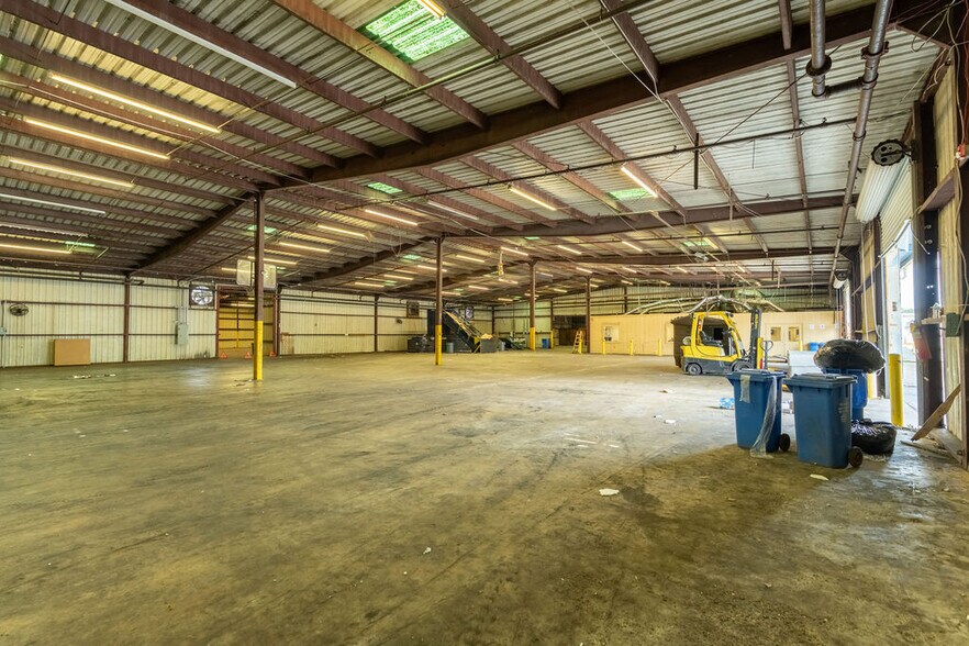 More Photos Of 89 Green St, Warner Robins Warehouse For Sale