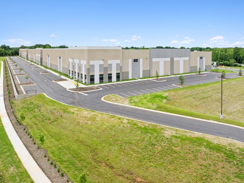 More Photos Of 1605 Piedmont Commerce Dr, Kernersville Warehouse For Lease