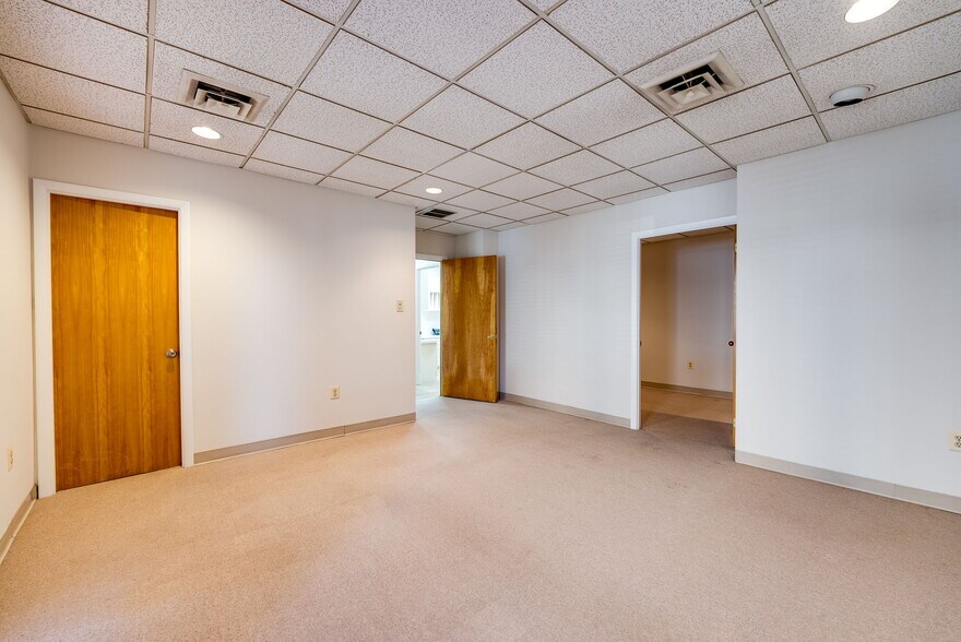 More Photos Of 8303 Arlington Blvd, Fairfax Medical For Sale