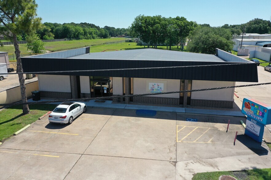More Photos Of 3111 S Main St, Pearland Warehouse For Sale