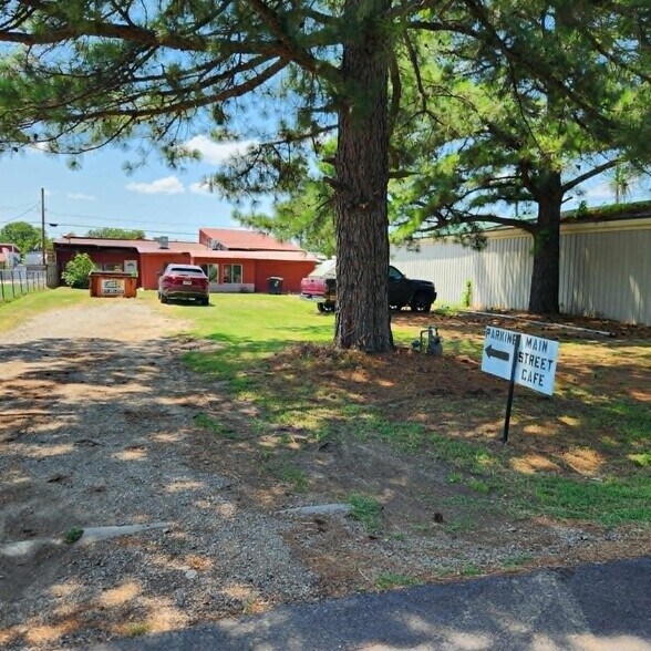 More Photos Of 102 S Main St, Hackett Restaurant For Sale