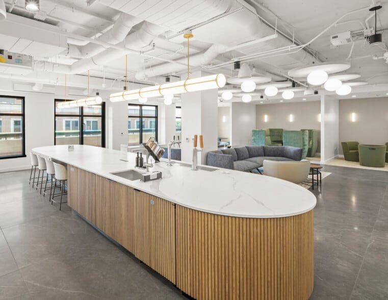 More Photos Of 225 Reinekers Ln, Alexandria Office For Sale