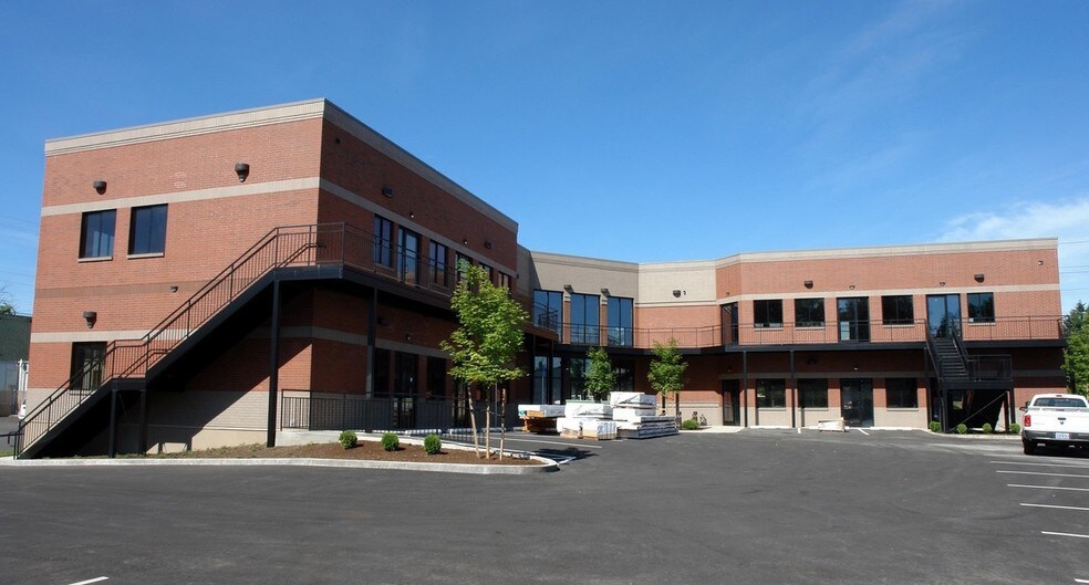 More Photos Of 9975 SW Frewing St, Tigard Office For Lease