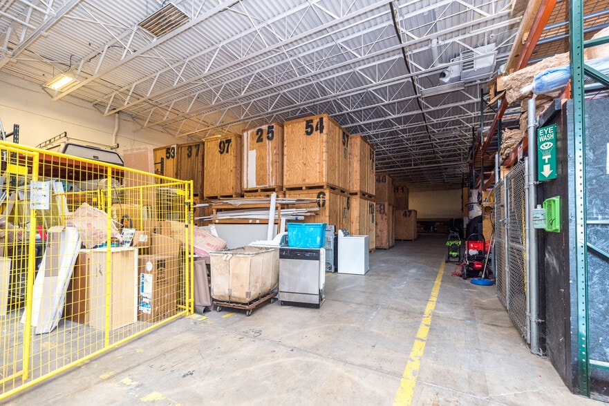 More Photos Of 1816 Olde Homestead Ln, Lancaster Warehouse For Lease