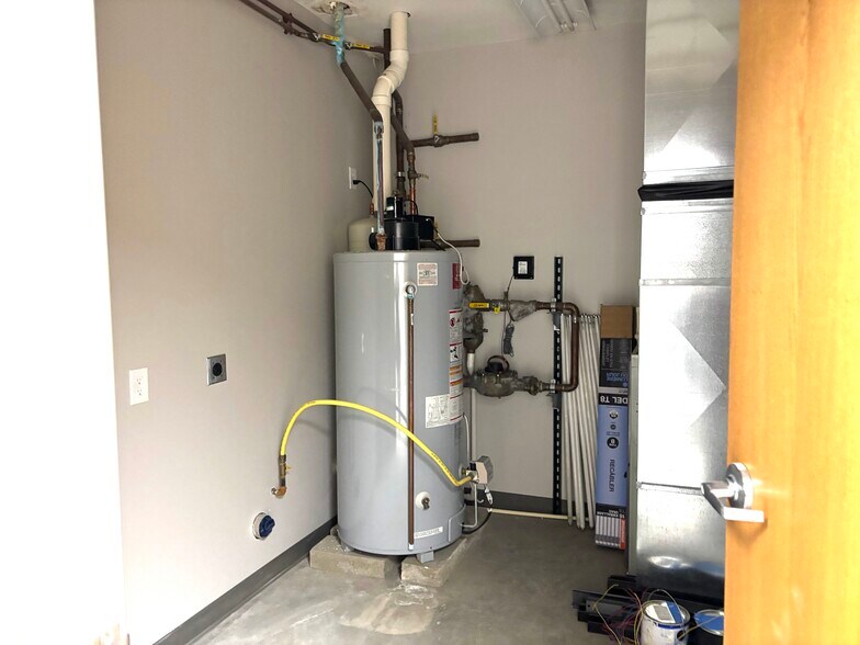 More Photos Of 11 Cottonwood Dr, Chatham Specialty For Sale