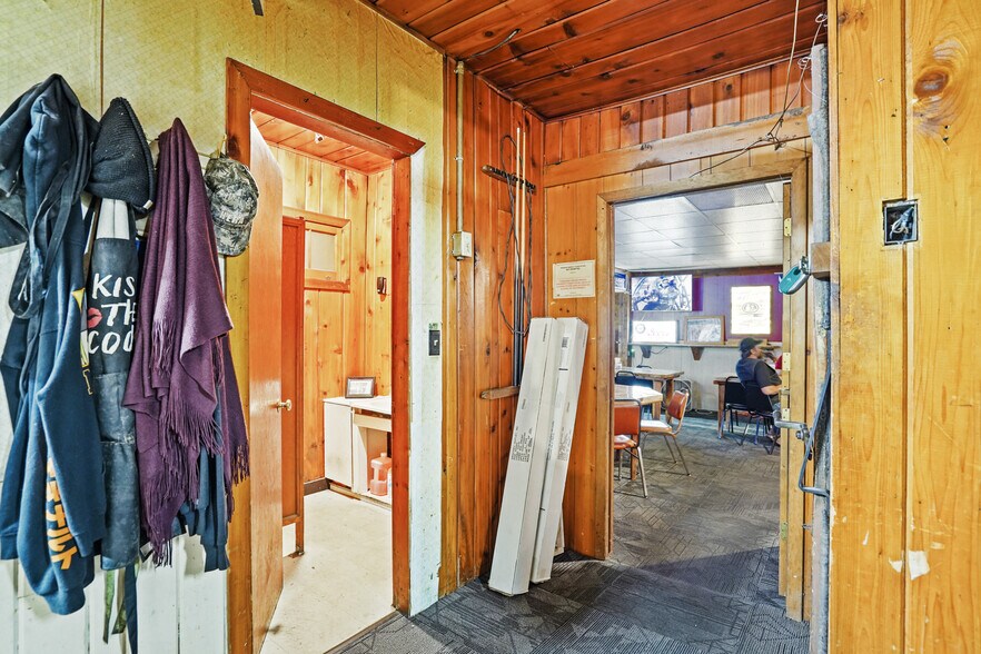 More Photos Of 4976 WA-25 Hwy, Hunters Bar For Sale