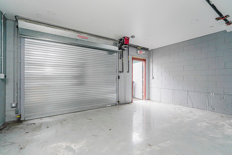 More Photos Of 265 Walker St, Staten Island Storefront Retail Residential For Lease