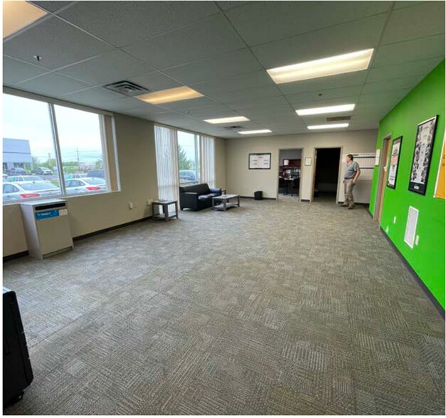 More Photos Of 4305 Muhlhauser Rd, Fairfield Warehouse For Lease