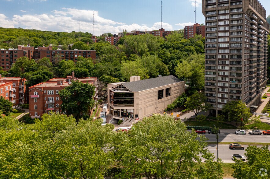 More Photos Of 4824 Ch De La Côte-Des-Neiges, Montréal Office For Sale