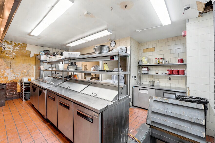 More Photos Of 1123 Walnut St, Philadelphia Bar For Sale