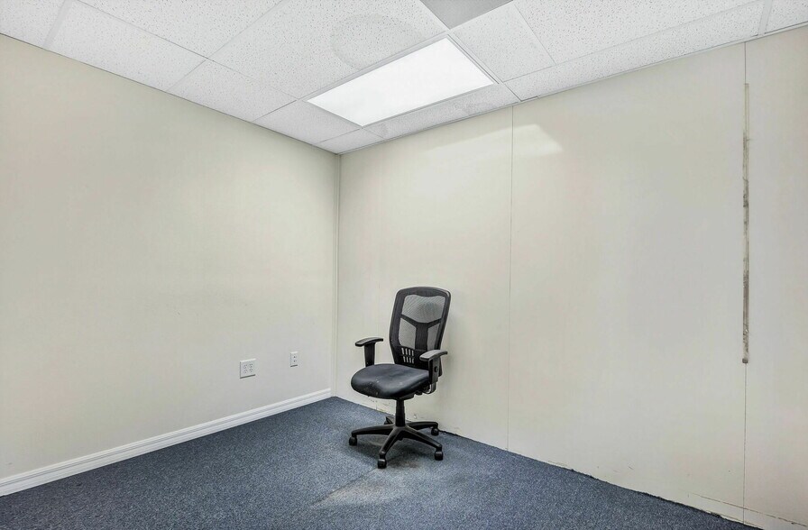 More Photos Of 902 E New Haven Ave, Melbourne Coworking Space