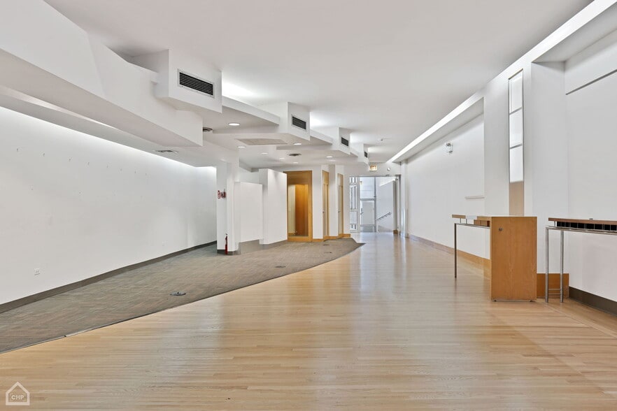 More Photos Of 1309-1311 E 57th St, Chicago Office For Lease