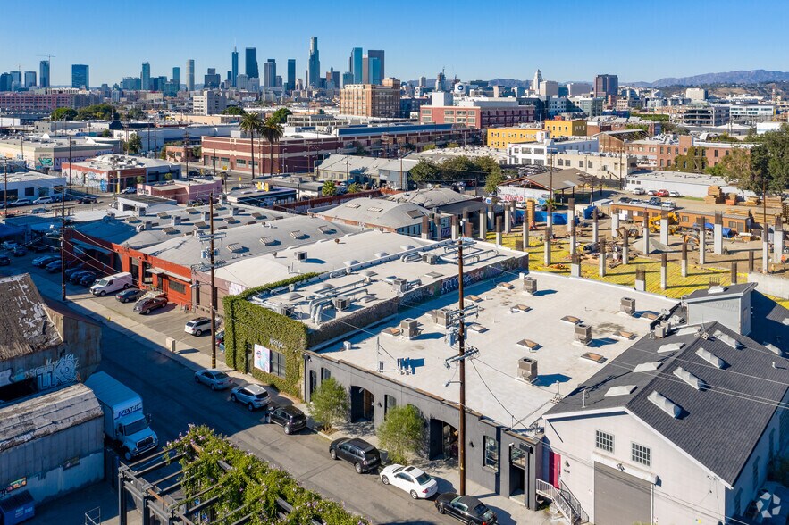 More Photos Of 2143 Bay St, Los Angeles Office For Lease