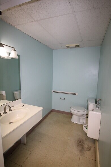 More Photos Of 419 S York St, Gastonia Medical For Sale