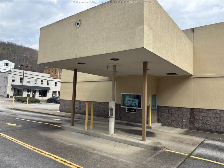 More Photos Of 173 Main St, Clay Drugstore For Lease