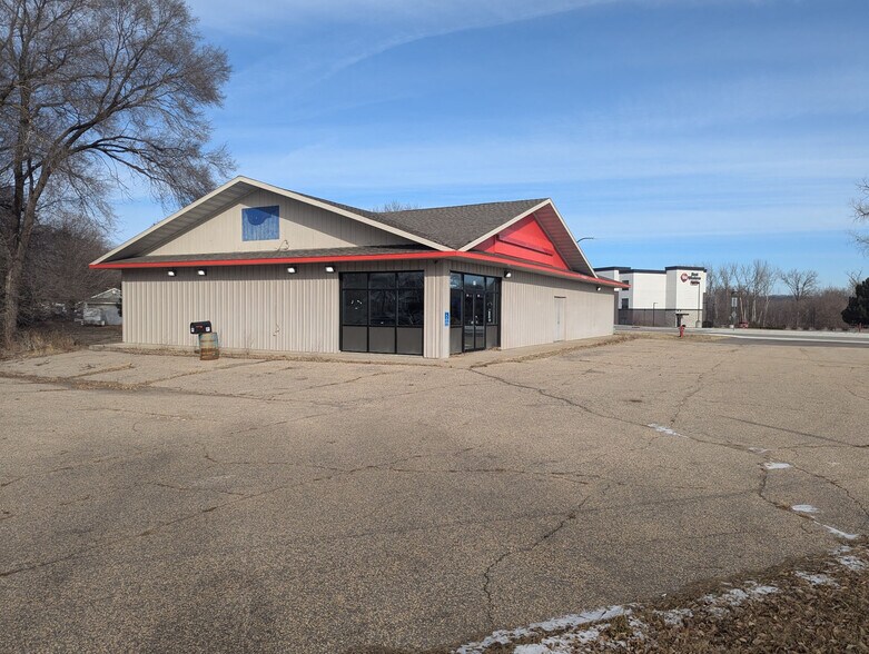 More Photos Of 151 W St Julien St, Saint Peter Freestanding For Sale