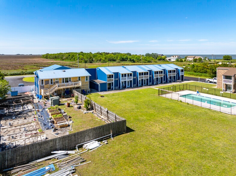 More Photos Of 700 Norris Harbor Dr, Crisfield Hotel For Sale