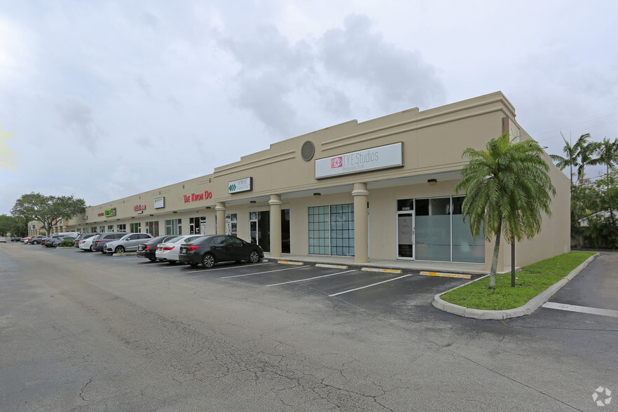 Primary Photo Of 3346 Griffin Rd, Fort Lauderdale Storefront Retail Office For Lease