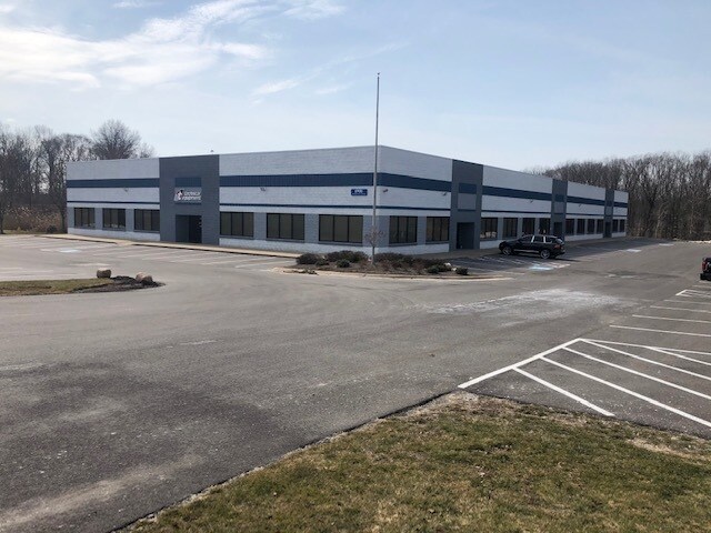 More Photos Of 6900 Southpointe Pky, Brecksville Manufacturing For Sale