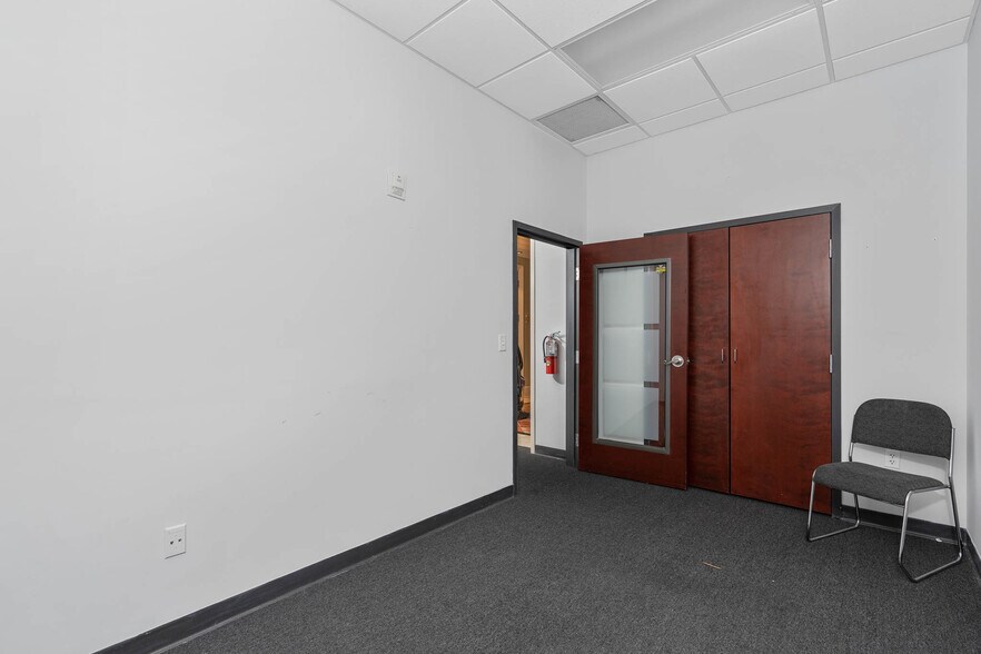 More Photos Of 7065 Westpointe Blvd, Orlando Medical For Sale
