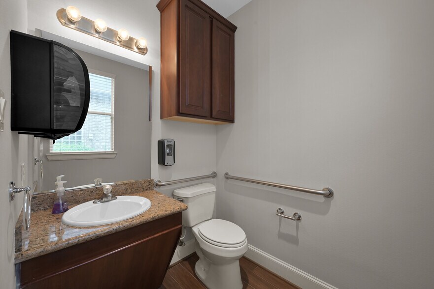 More Photos Of 25511 Budde Rd, The Woodlands Office For Lease