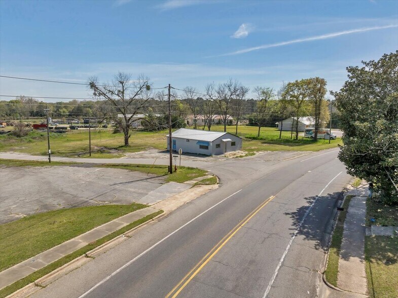 More Photos Of 131 S Jackson St, Hawkinsville Flex For Sale
