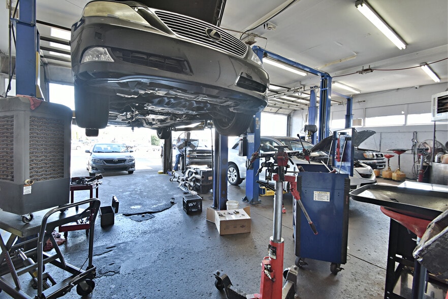 More Photos Of 5327 Clinton Hwy, Knoxville Auto Repair For Sale
