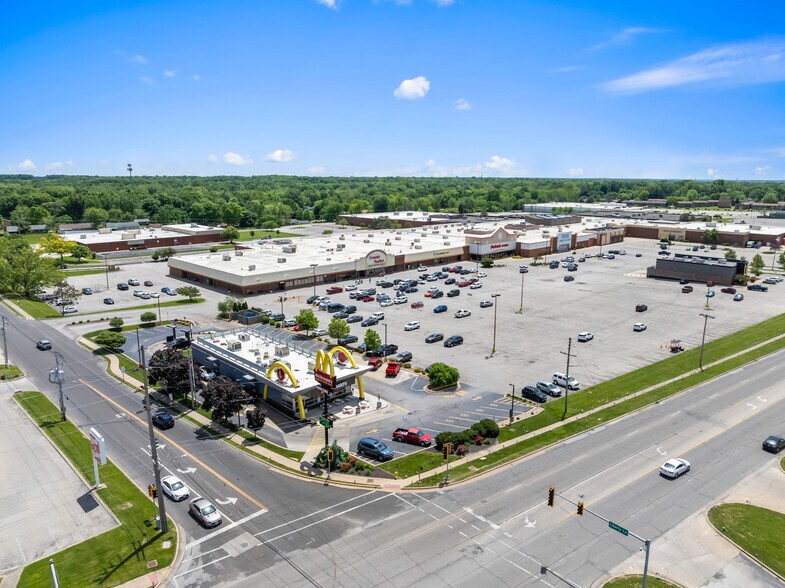 Primary Photo Of 2917 N Vermilion St, Danville General Retail For Sale