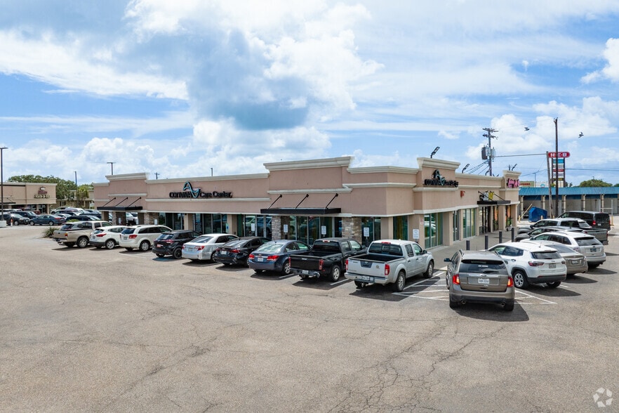 More Photos Of 4200-4250 S Alameda St, Corpus Christi Storefront For Lease