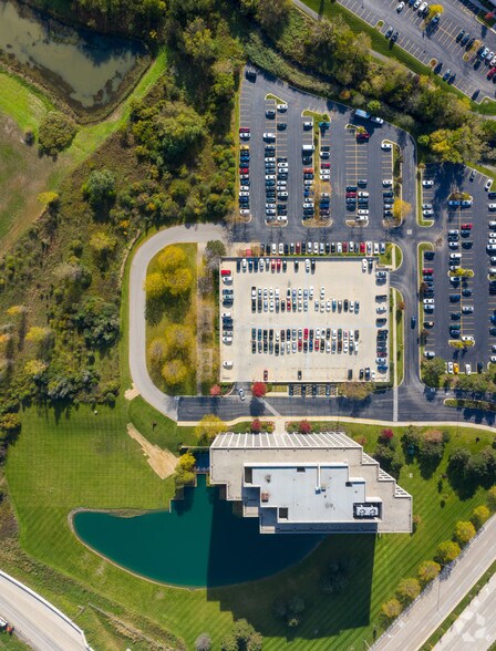 More Photos Of 1901 N Roselle Rd, Schaumburg Office For Sale