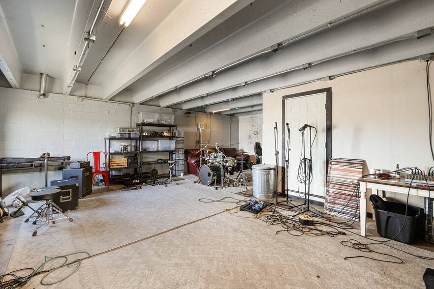 More Photos Of 3001 E Platte Ave, Colorado Springs Service For Sale