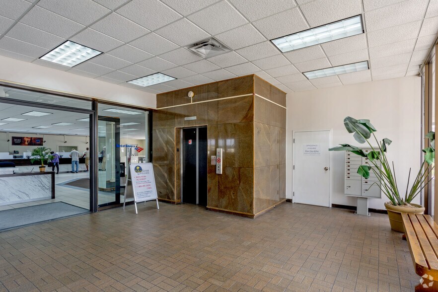 More Photos Of 3661 W Oakland Park Blvd, Lauderdale Lakes Office For Lease