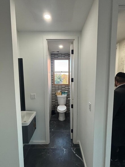 More Photos Of 5012 20th Ave, Brooklyn Office For Lease