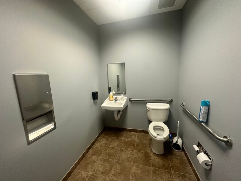 More Photos Of 6525 Shiloh Rd, Alpharetta Office Residential For Sale