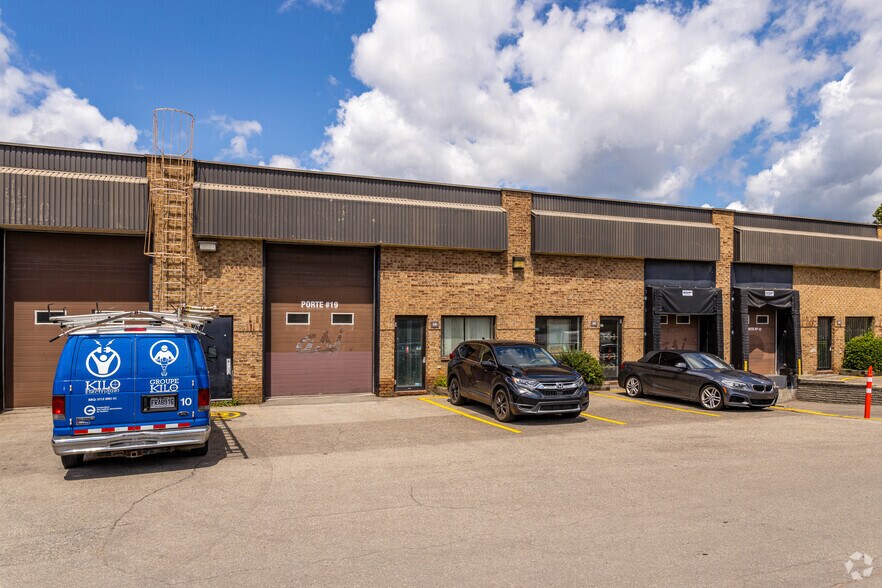 More Photos Of 755 Boul Du Curé-Boivin, Boisbriand Warehouse For Lease