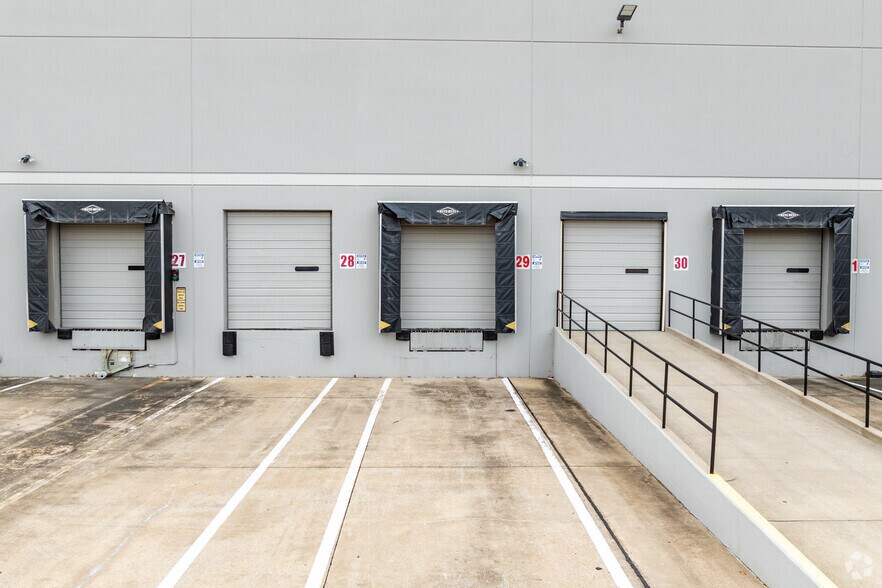 More Photos Of 510 N Peachtree Rd, Mesquite Warehouse For Lease