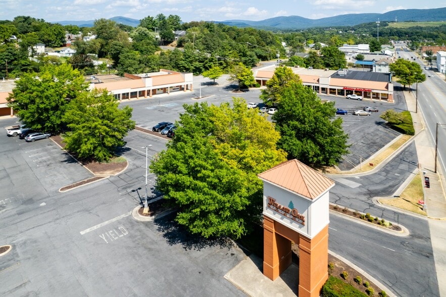 More Photos Of 801-901 W Broad St, Waynesboro Unknown For Lease