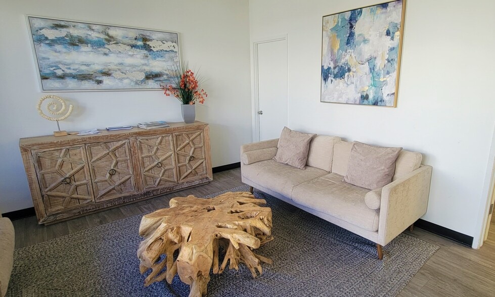 More Photos Of 455 N Mesa Dr, Mesa Medical For Lease