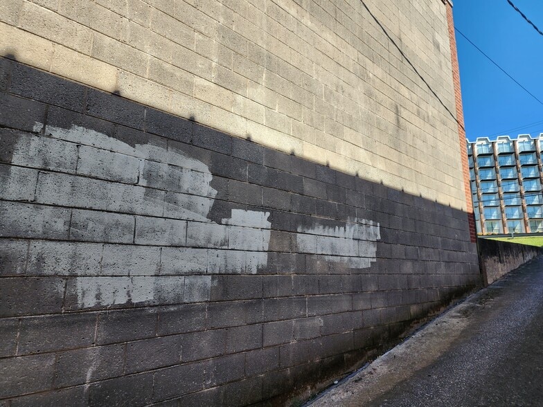 More Photos Of 414 Brookstown Ave, Winston-Salem Warehouse For Sale