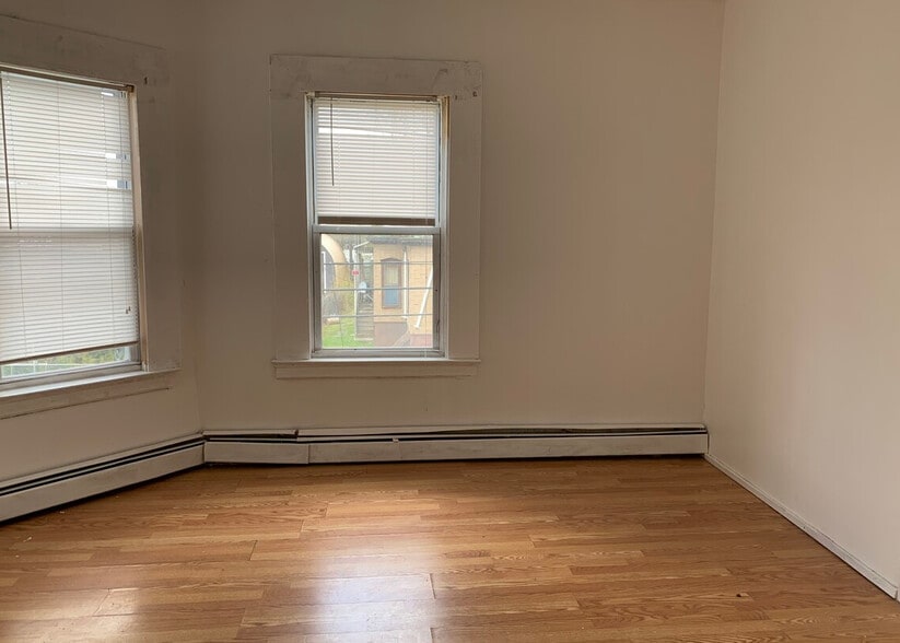 More Photos Of 27-29 Bond St, Hartford Apartments For Sale