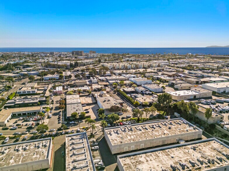 More Photos Of 711 W 17th St, Costa Mesa Light Manufacturing For Lease