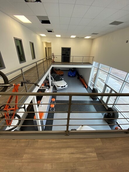 More Photos Of 612 Spring Cypress Rd, Spring Warehouse For Sale